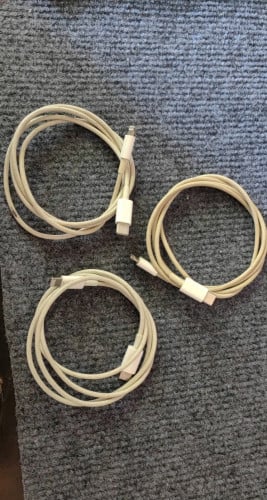 ខ្សែសាកសុីនជាប់ម៉ាស៊ីន IPhone