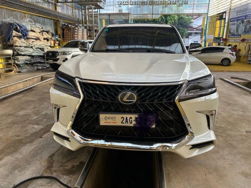 ទ្បានលក់ Lexus 570 ឆ្នាំ 2015 ទ្បើងសេរីខ្ពស់