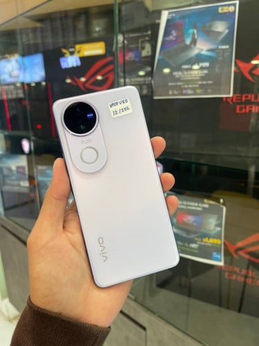 📲📲📲 :ទើបកាត់បានយប់មិញ Vivo V50 5G Ram:12G Rom:256G 99% Price: