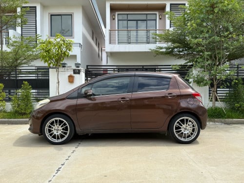 Toyota Vitz ឆ្នាំ 2012 ស្មាតឃី ម្ចាស់ដើមផ្ទាល់ តំលៃចរចារបាន