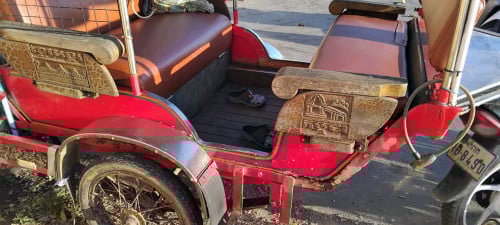 តុកតុប្រើខ្លួនឯង​។