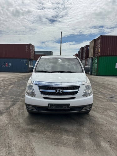 2015 Starex VGT full option ក្នុងលឿង