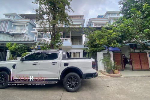 4 Bedrooms Twin Villa For Rent In Peng Huoth Beoung Snor