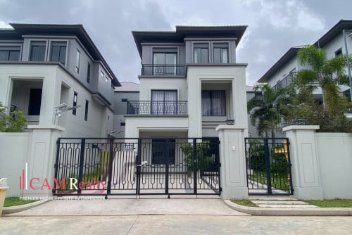 5 Bedrooms Queen B II Villa For Sale In Borey Chip Mong Land Park Land Pochentong