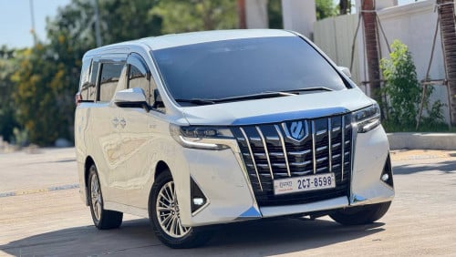 Alphard 2015 up 2022 for rent 1900$ Very New car