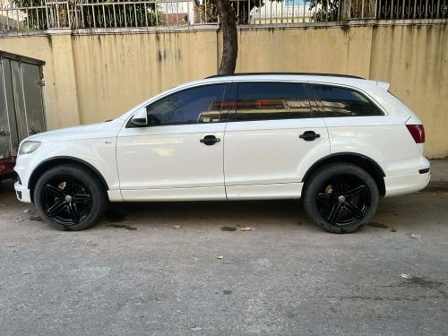 Audi Q7​ ឆ្នាំ​ 2010 ម៉ាស៊ូត តម្លៃ​9900$ full option កៅអី៣ជួរ​ ធានាឡានស្អាតជូនម៉ាសុីនប្រអប់លេខនៅអេម