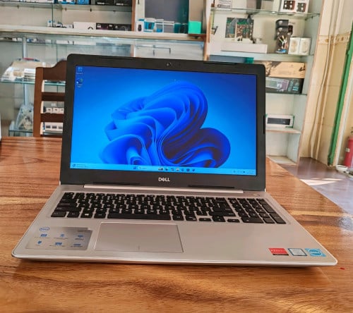 Dell​ Inspiron 5570(មួយទឹក97%) ធន់ ថ្មកាន់ ធានាជូន2ខែ