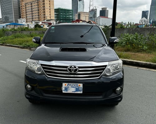 Fortuner 012 black ឡានគ្រួសារ ទឹកថ្នាំសុីនមួយជុំ តម្លៃចចារបាន