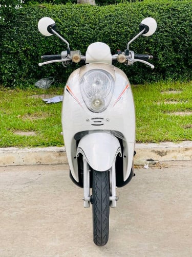 Honda Scoopyi 012 ម៉ាស៊ីនតាន់ហាប់នែនស្ងាត់ជិះស្រួលស្ទុះខ្លាំងមិនលាន់មិនហុយមានពន្ធកាតគ្រឺហ្សីន