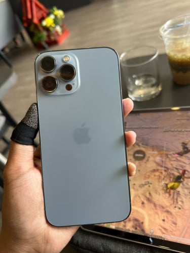 iPhone 13 Pro Max សានុំសុីន រៀងស្ទើអេក្រង់ដូចរូប