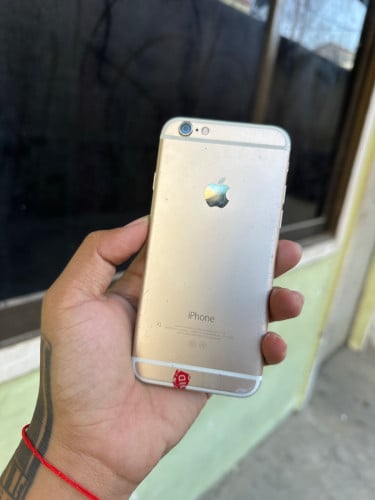 iPhone6 16gជាប់អាយខ្លោតប្រេីបានលក់8$ដាច់
