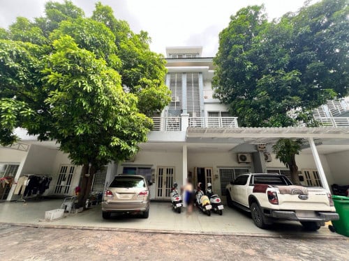 LA villa for rent at Borey Peng Huoth (Near AEON Sen Sok)