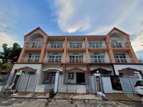 Link-House 5 Bedrooms For Rent in Bassac Garden City Close to Aeon Mall1.