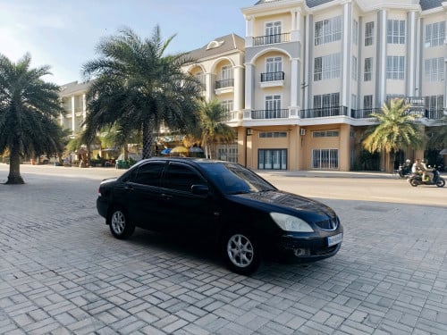 Mitsubishi lancer sedia