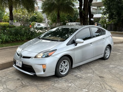 Prius 2011  អេក្រង់ ធំ   ទឹក​ប្រាក់​