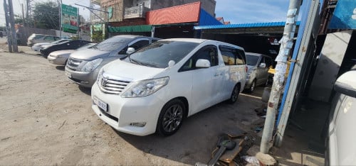 Toyota Alphard 2010