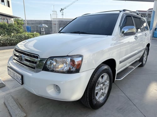 Toyota Highlander 2004 V4 ប៉ុងមួយ កៅអី3ជួរ ក្នុងលឿង លេខតួលើកញ្ចក់មួយជុំ  ប្រភេទឡានមូលសានុំស្រីន