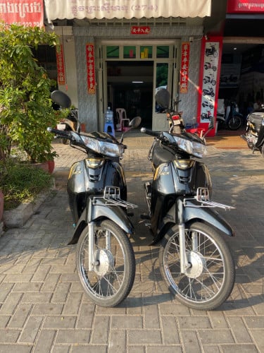 ម៉ូតូមួយទឹកមានពីក្នុងហាងម៉ាសុីនមិនដែលរះុរើ