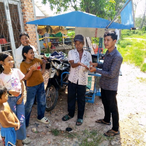 ចង់លក់រម៉ក់ជាមួយម៉តូវិញទីតាំងមុខក្រោនឃ្លាំងលើទើបទិញបាន២ខែលក់បបរគ្រឿងនំបញ្ចុកនៅថ្នីស្អាតមទាំងម៉ូតូ