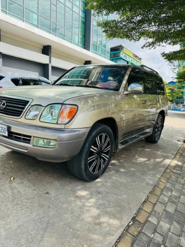 ឡានស្អាត់អត់ប៉ះអត់បុក