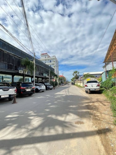 ឃ្លាំងលក់ ឬជួល