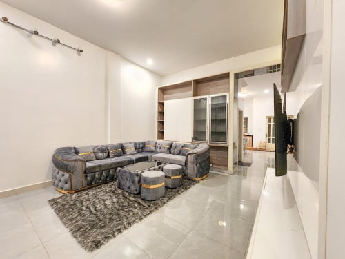 ផ្ទះអាជីវកម្ម សម្រាប់ជួល នៅបុរីប៉េងហួត បឹងស្នោរ