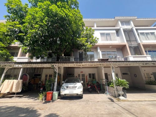 វីឡាកូនកាត់ លក់បន្ទាន់ នៅបុរីប៉េងហួត បឹងស្នោរ