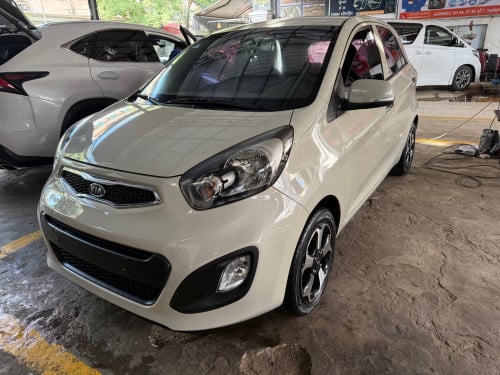 រថយន្តមួយទឹកមានផ្លាកលេខ