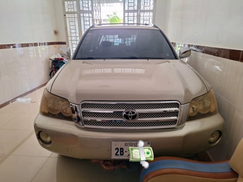 ឡានជិៈផ្លាល់ខ្លួនលក់ប្រញាប់លុយ 10,800$ ដាច់មិនកាត់ថ្លៃ