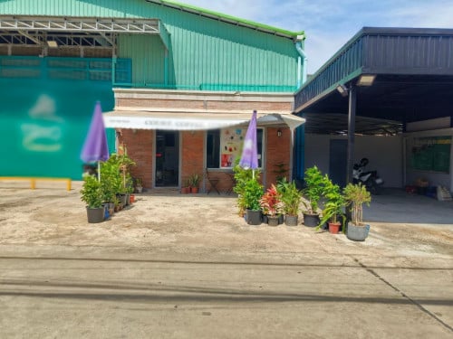 តារាងមាន4 មានហាង នៅខាងមុខ