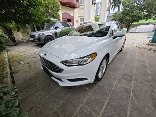 លក់ឡាន Ford Hibrid ពណ៌ស 018 ឡានស្អាត តម្លៃ36,500$