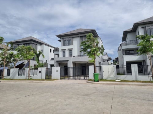 វីឡាឃ្វីនកែងសម្រាប់ជួល / Queen villa for rent (បុរីជីបម៉ុងលែន លែនម៉ាក៦០ម៉ែត្រ​ ជិតAEON3)