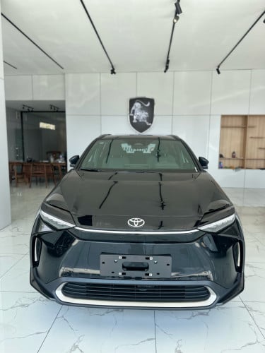 រថយន្តខ្លាញ់គោ Toyota Bz4x ម៉ូទ័រ 2 តម្លៃអាចចរចាបាន