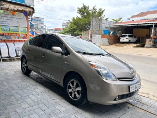 ឡានជួល Toyota Prius