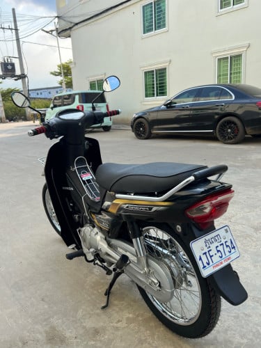 2021 ម្ចាស់ដេីម​ ក្បាល6007 ម៉ាសុីនរត់រអិលប្រិល​ តាន់​ ខោអាវមូល​ លក់$1980