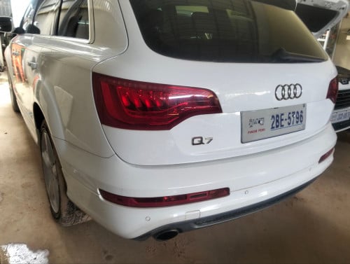 Audi Q7 2011 fulloption smart key  ម៉ាស៊ីនសាំង