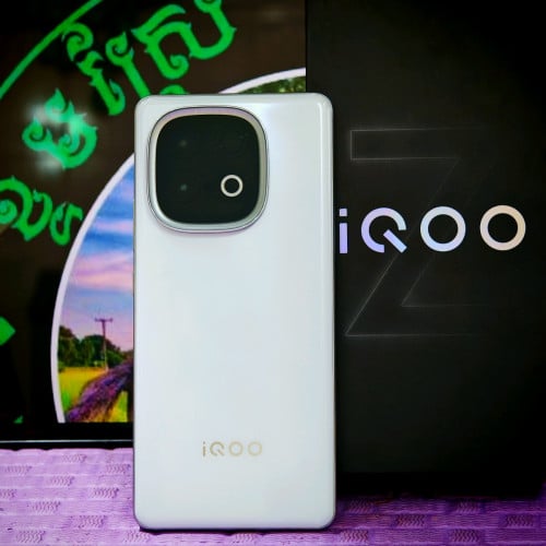 iQoo Z10 Turbo Pro មានប្រអប់ឆ្នាំងសាក+ខេស+ស្រ្គីន(វ៉ៃដូរបាន)