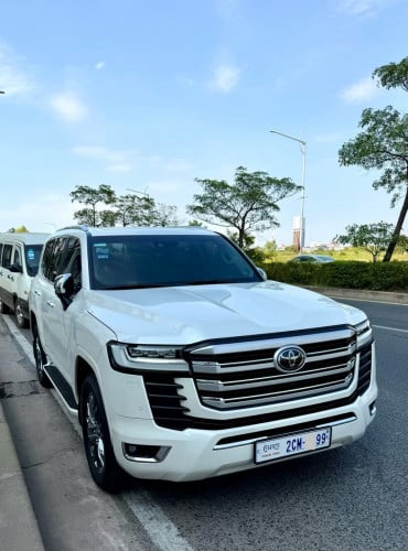 Landcruiser LC300 VXR ស្ពិចអារ៉ាប់2CM សាំងV6 Fulloption