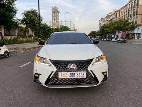 Lexus CT200h 2013 F-Sport ហ្សុីន