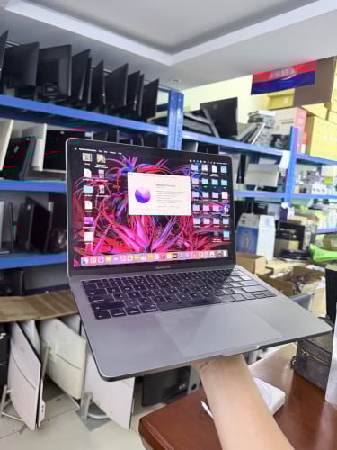 MacBook Pro 2017 ស្អាត98%