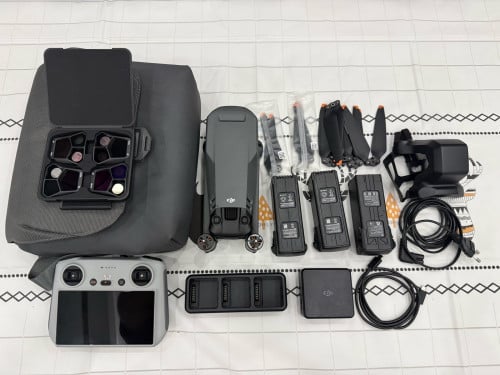 Mavic 3 Pro Fly More Combo + DJ RC 98%