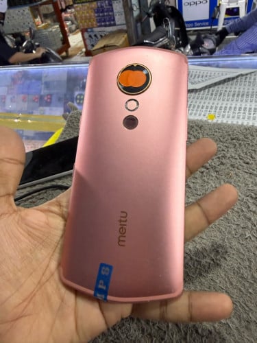 Meitu T9 Ram6G Memory128G Sim2 98% មានឆ្នាំងសាក