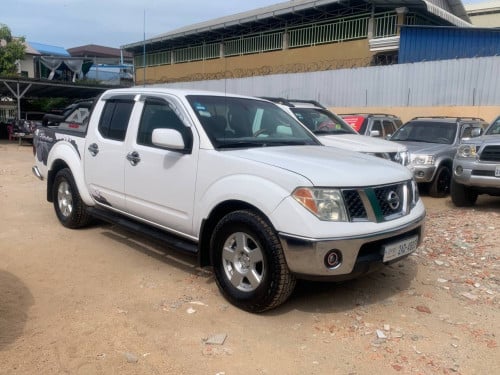 Nissan  Frontier 06 ប៉ុង2 ឡានសាណុំ