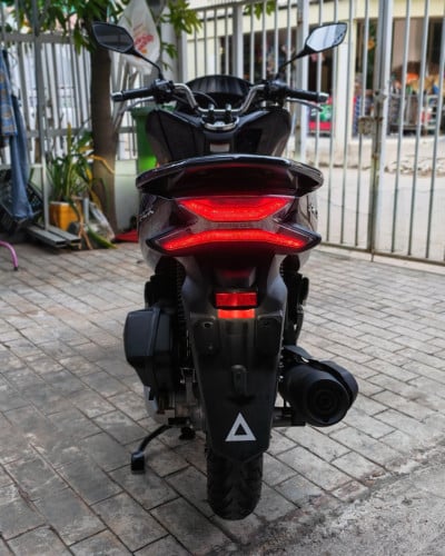 PCX 2020 ក្រដាស់ពន្ធ ទើបទំលាក់ពីកុងតាន័រ នៅសានុំឃ្លាំង
