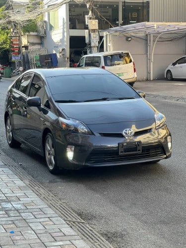 Prius 2012 Option4, យ៉ាន់Option5, ក្រដាស់ពន្ធឡានកាលី