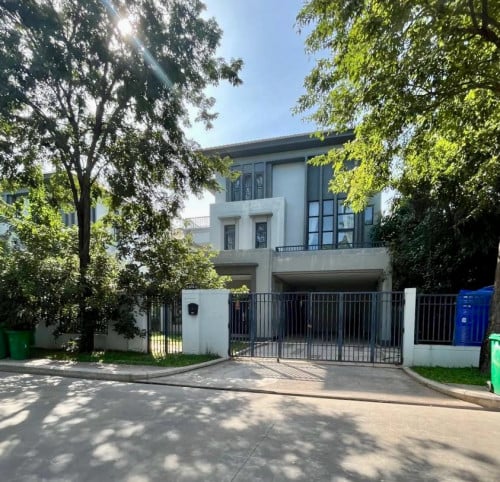 Queen villa for rent  at Chipmong 60m