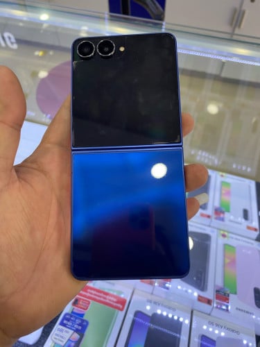 Samsung Z Flip 7(256GB/12GB)របស់ក្រុមហ៊ុននៅធានា