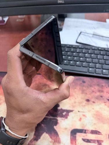 Samsung Z Fold 5 1TB ក្រុមហ៊ុន 99% (ប្រញាប់លុយ)