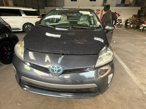 Sell Prius 2013 plug in 🐝សុីន​តំម្លៃ​18500$ចចារធានាម៉ាសុីន​និង​អាគុយ​abs1ខែ​
