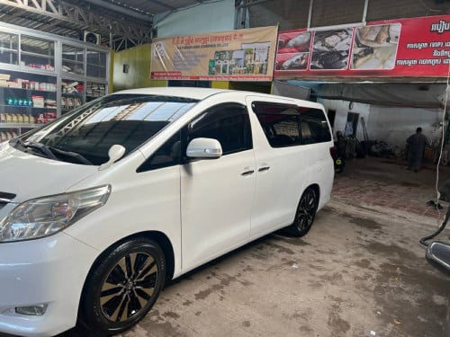 TOYOTA ALPHARD 2009 ពណ៌​ស​ ក្នុង​លឿង​ ឡាន​ស្លាក​លេខ​ នៅ​សាណុំ​សុី​ន